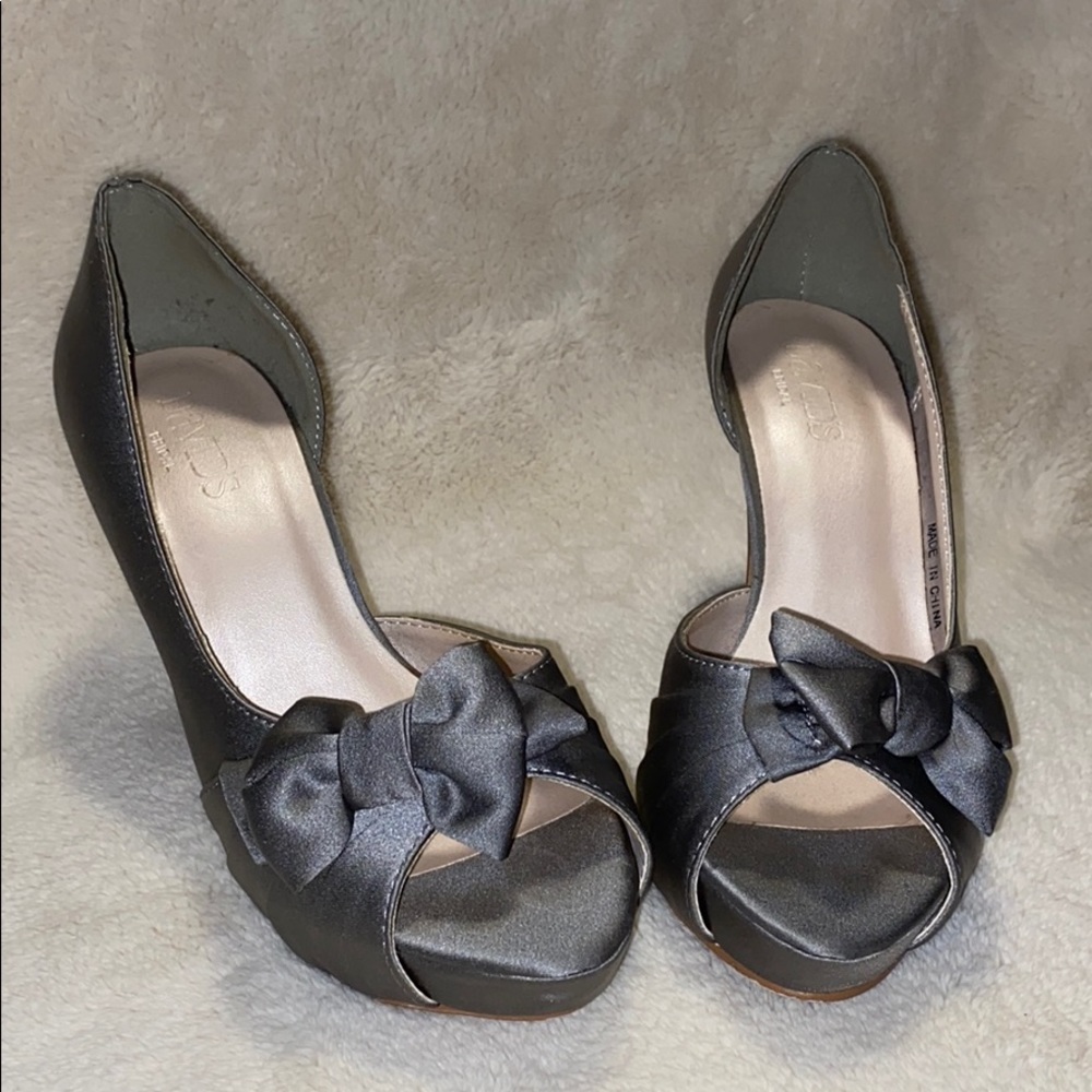 David’s Bridal Silver Heels with Cute Bow
